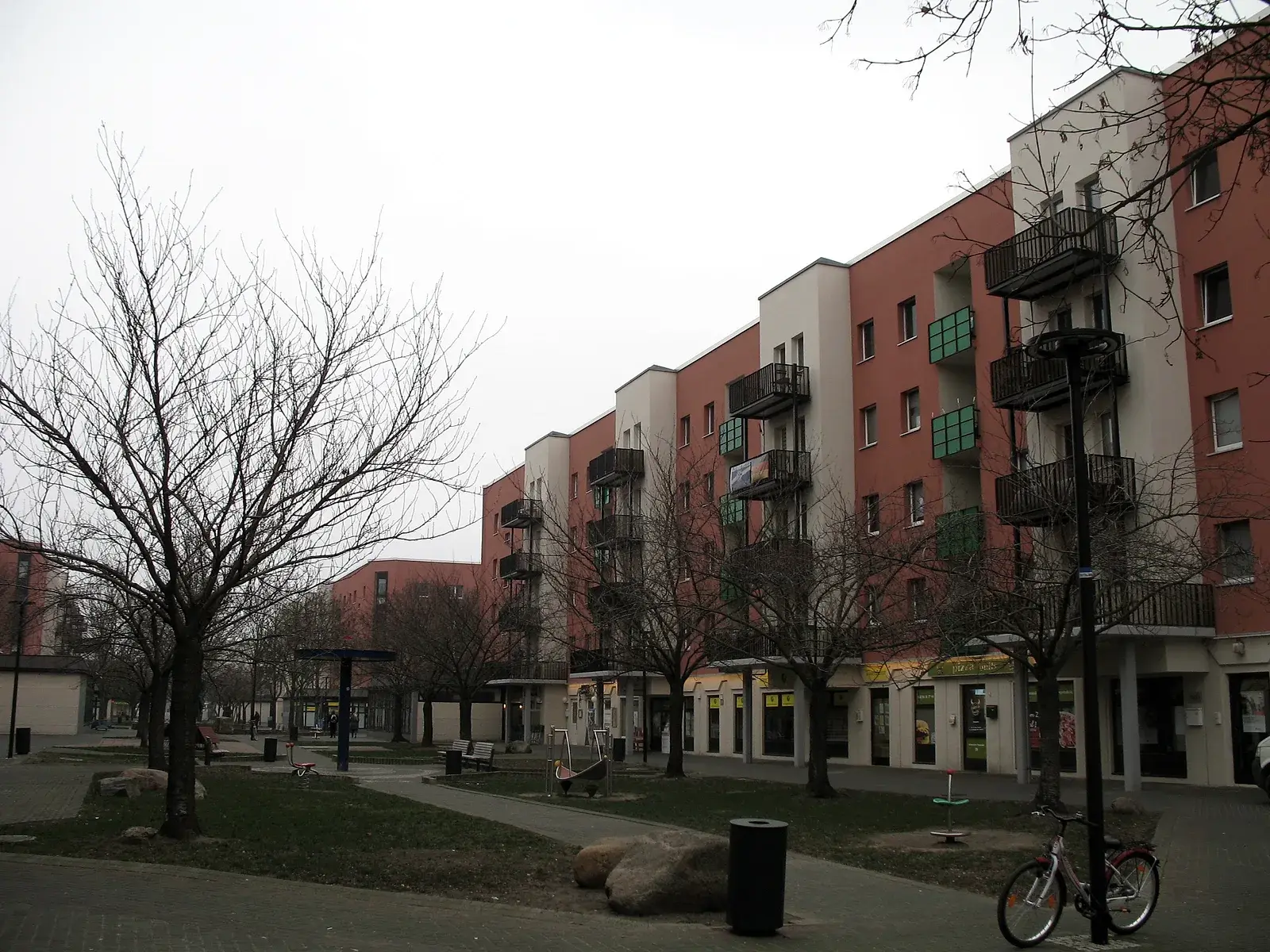 Hellersdorfer Promenade, 1. Bauabschnitt, Berlin-Hellersdorf – Ansicht 2